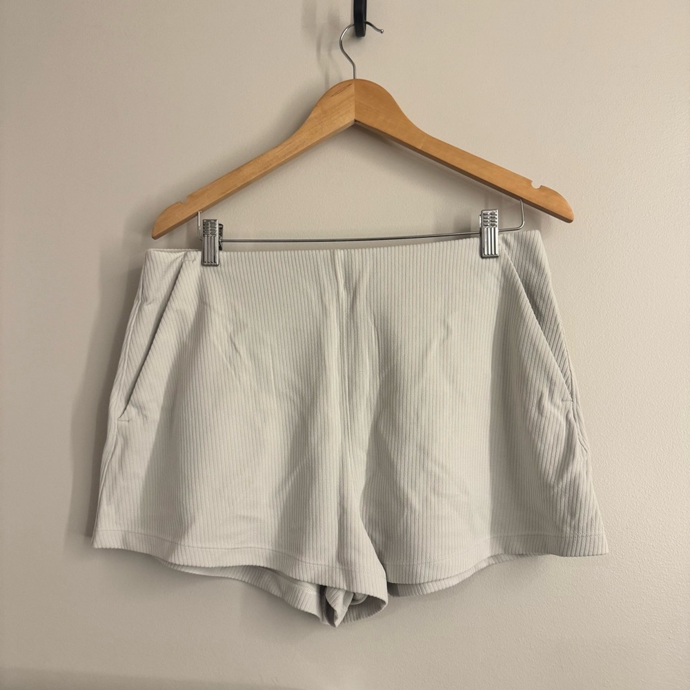 Lululemon Women's Cream Shorts Softstreme Ribbed White Opal